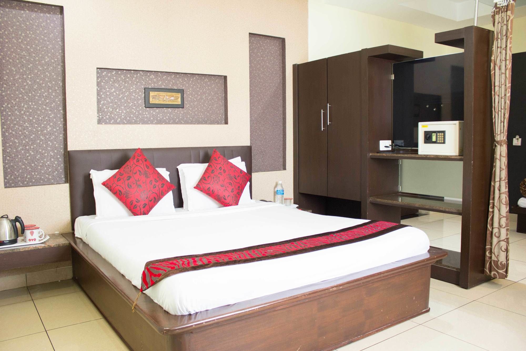 Hotel Oyo 4895 Abi Krishna Pondicherry Exterior foto
