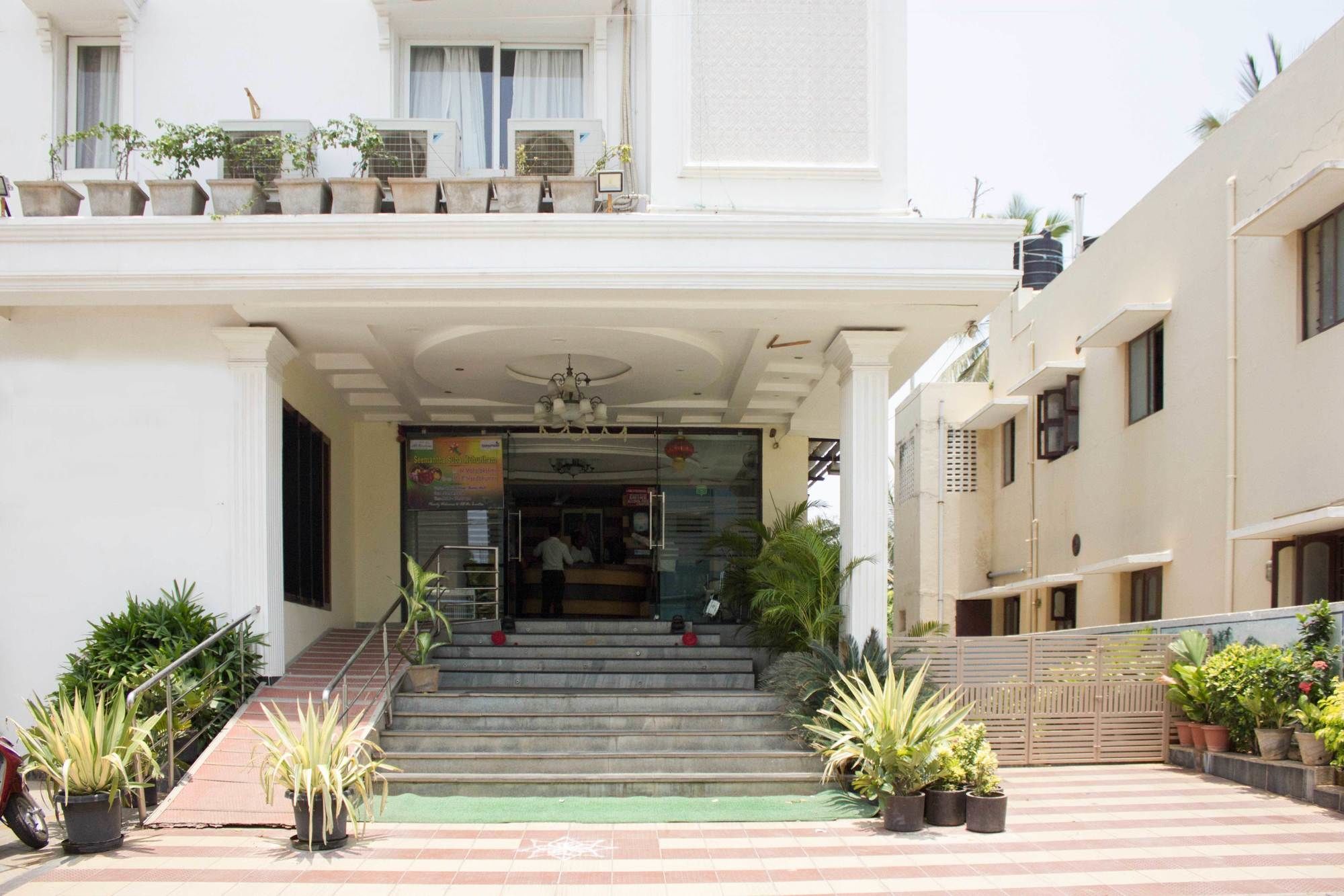 Hotel Oyo 4895 Abi Krishna Pondicherry Exterior foto