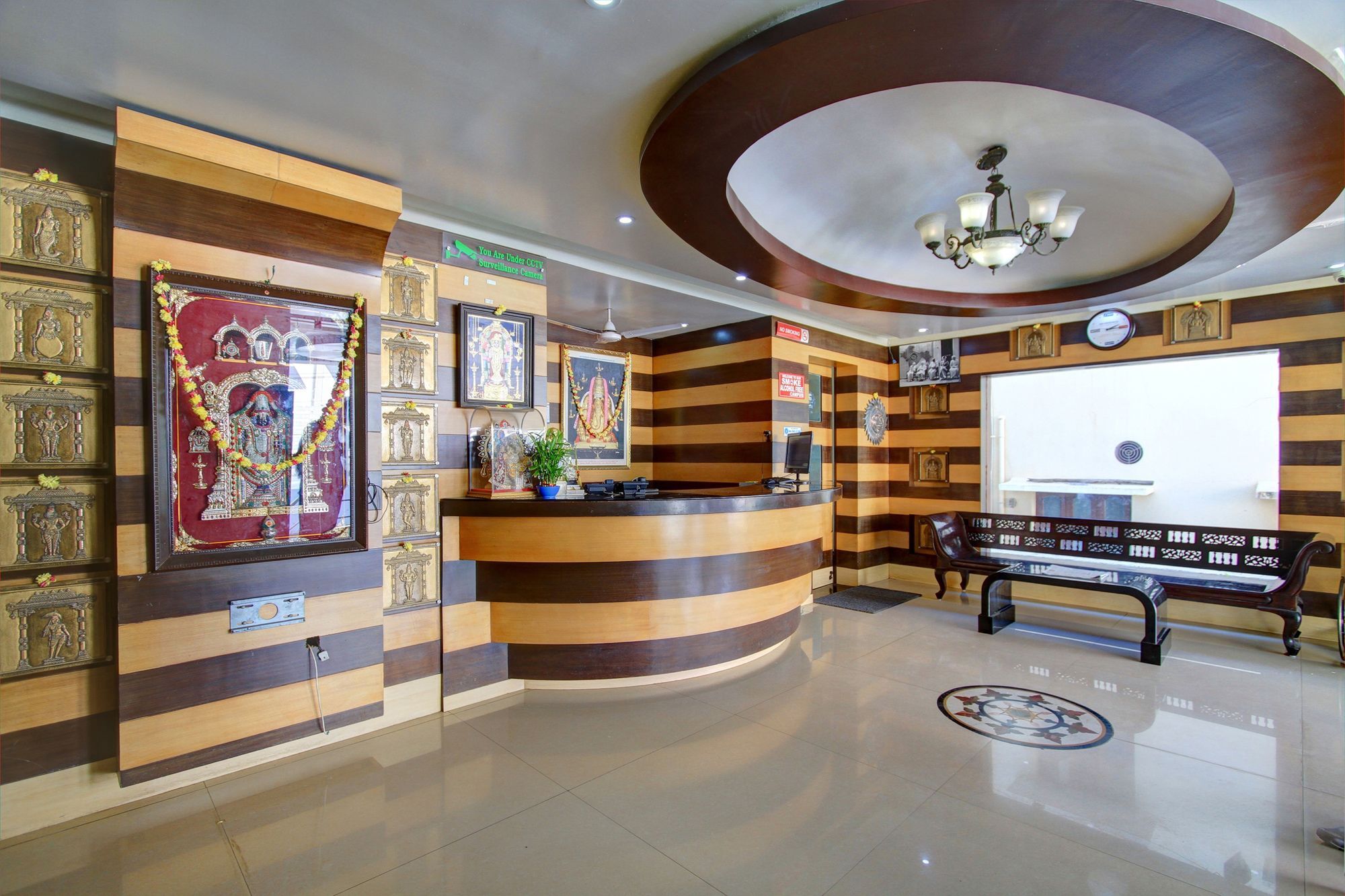 Hotel Oyo 4895 Abi Krishna Pondicherry Exterior foto