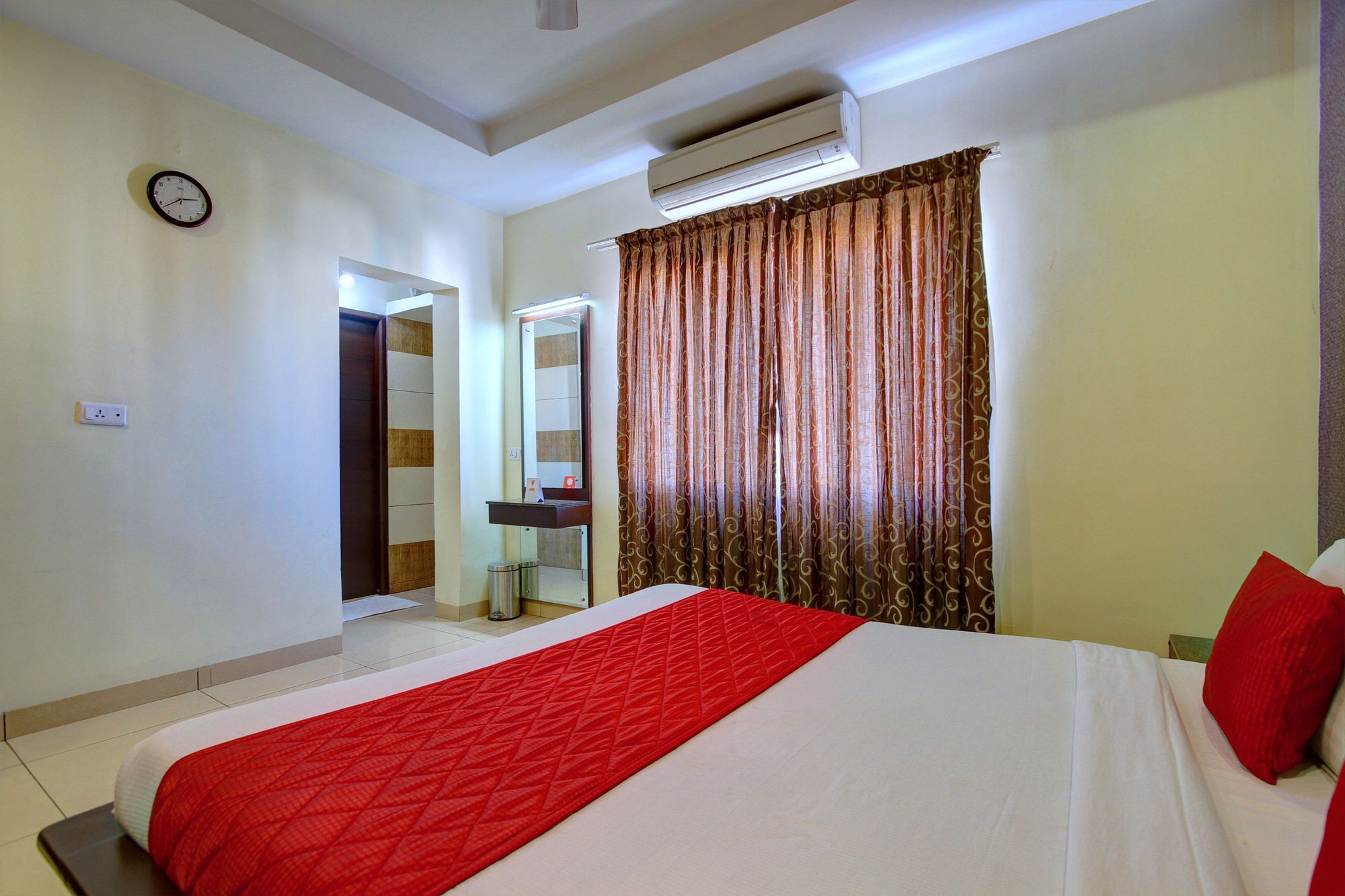 Hotel Oyo 4895 Abi Krishna Pondicherry Exterior foto
