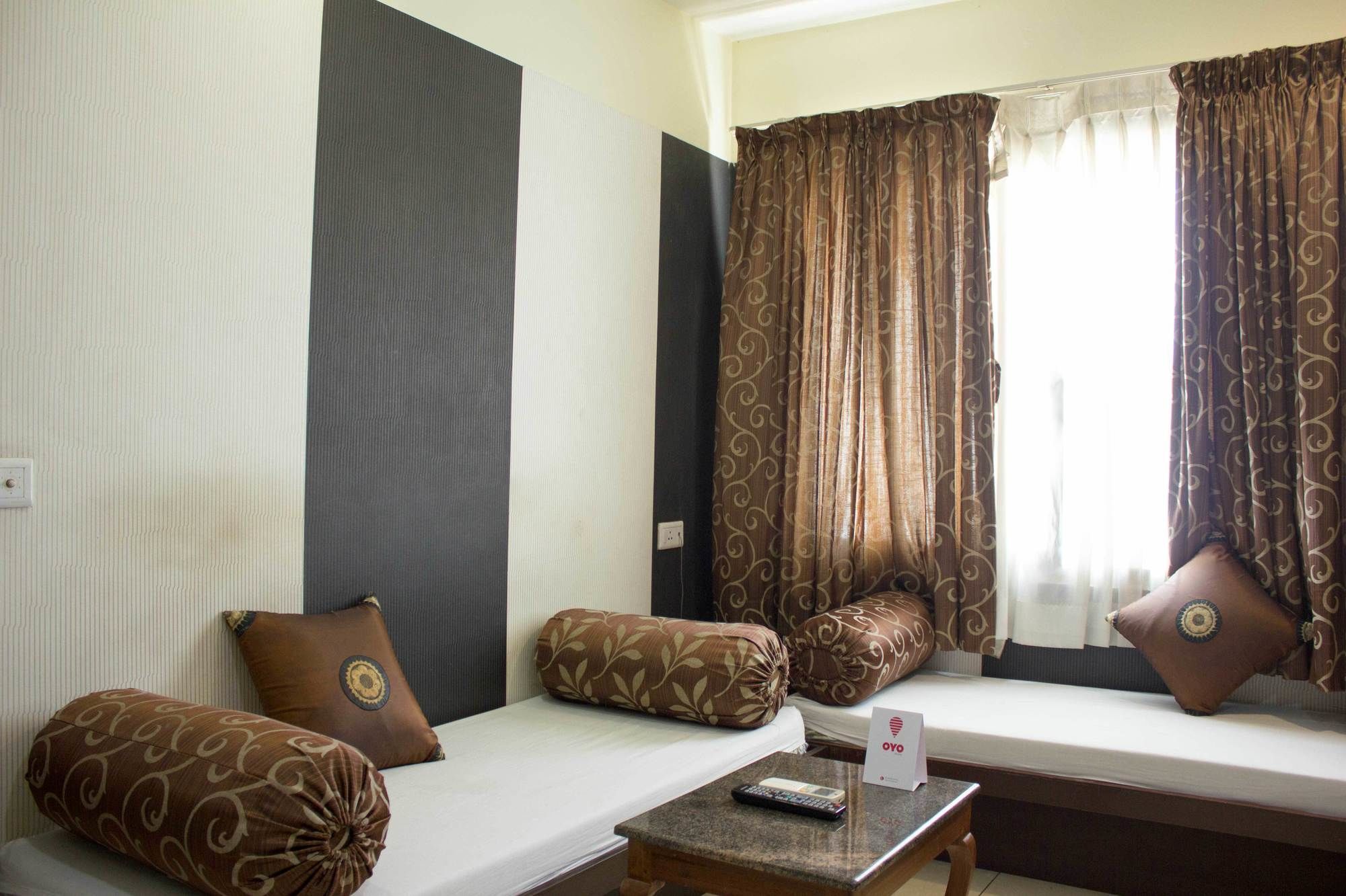Hotel Oyo 4895 Abi Krishna Pondicherry Exterior foto