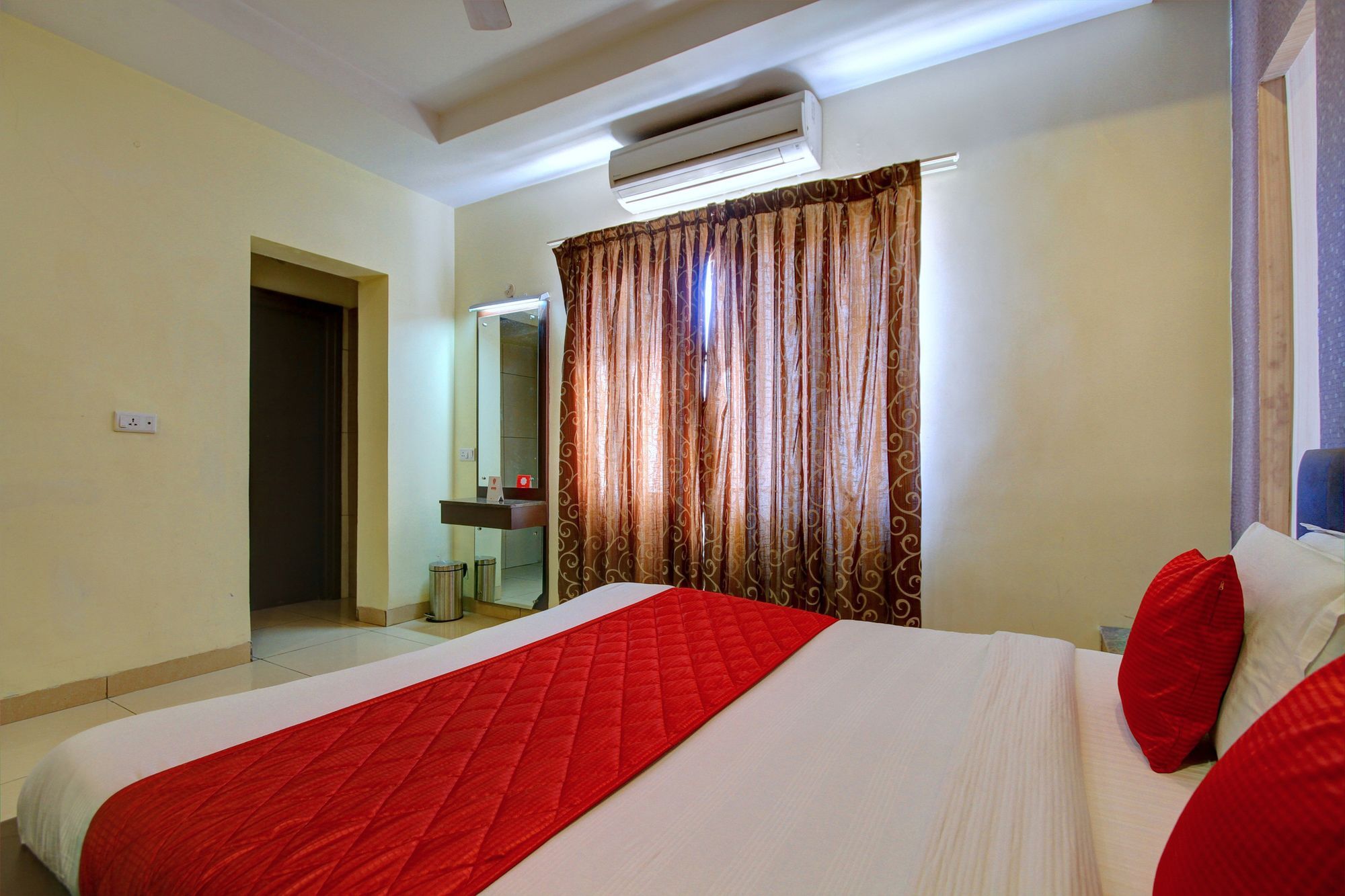 Hotel Oyo 4895 Abi Krishna Pondicherry Exterior foto