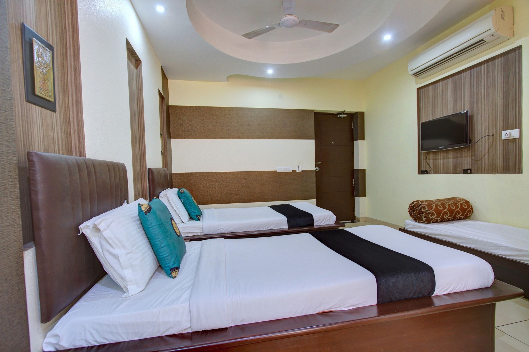 Hotel Oyo 4895 Abi Krishna Pondicherry Exterior foto